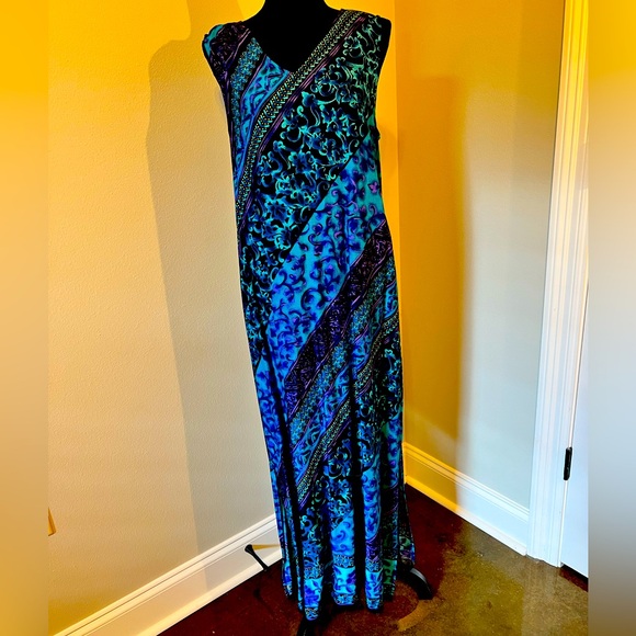 T. R. Bentley Maxi Dress - Picture 1 of 3